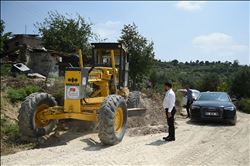 SARIÇAM´DA YOL GENİŞLETME VE YAPIMI SÜRÜYOR
