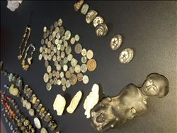 Paha biçilemeyen eserleri satamadan yakalandılar  