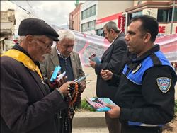 Polisten broşürlü uyarı 