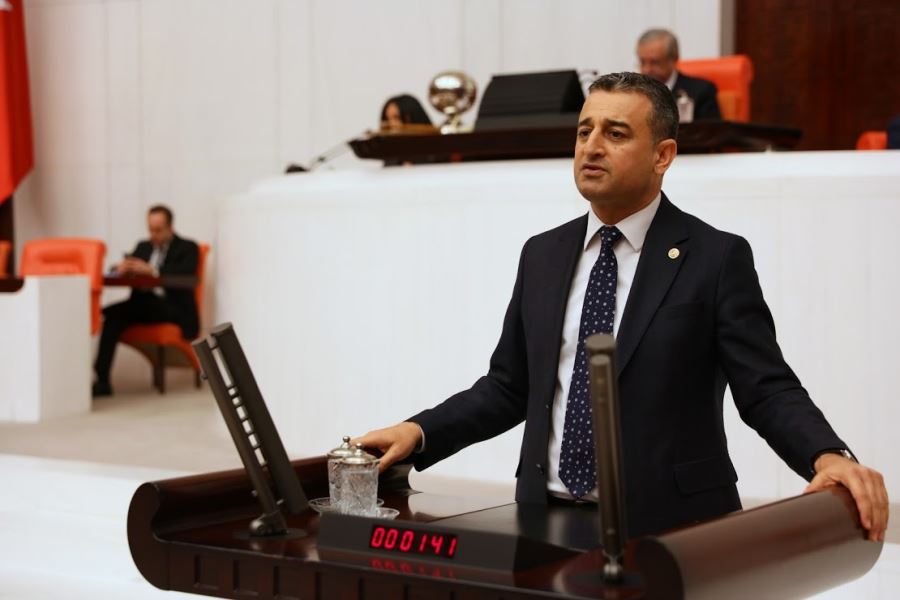 CHP Adana Milletvekili Burhanettin Bulut, eczanelerdeki ilaç yokluğunu Meclis gündemine taşıdı. 