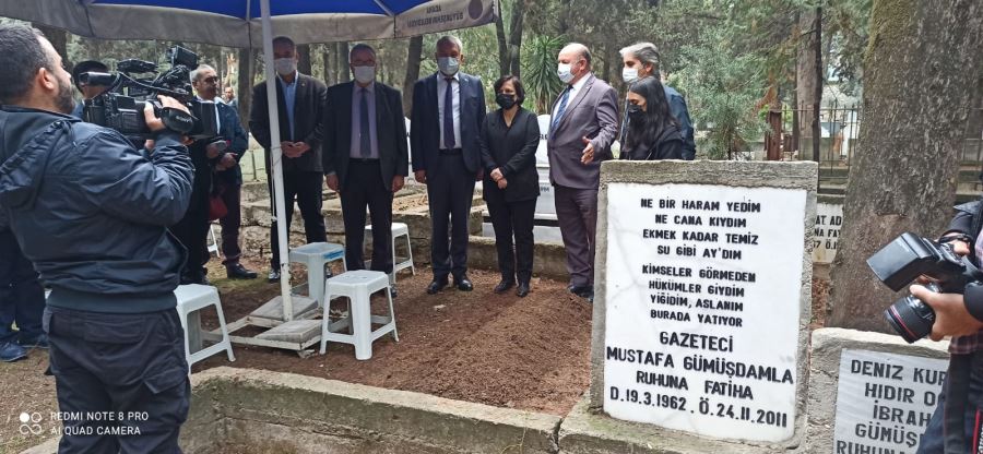 Mustafa Gümüşdamla 10. ölüm yıldönümünde Asri Mezarlığı’ndaki kabri başında anıldı…