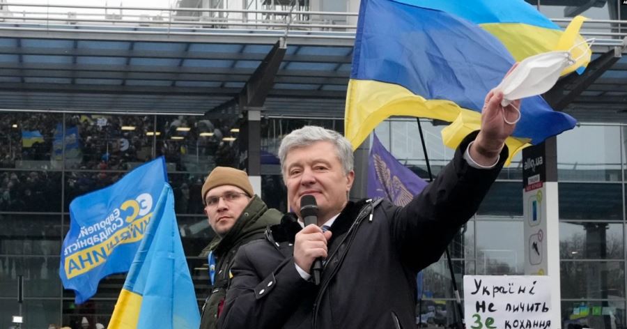 Eski Cumjurbaşkanı Poroşenko Ukrayna’ya Döndü