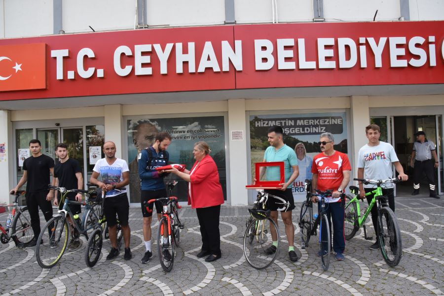 Türk Bayrağı Ceyhan’dan bisikletle Adana’ya götürüldü